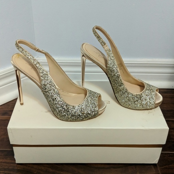 Vince Camuto Pavi Heels - Picture 2 of 4